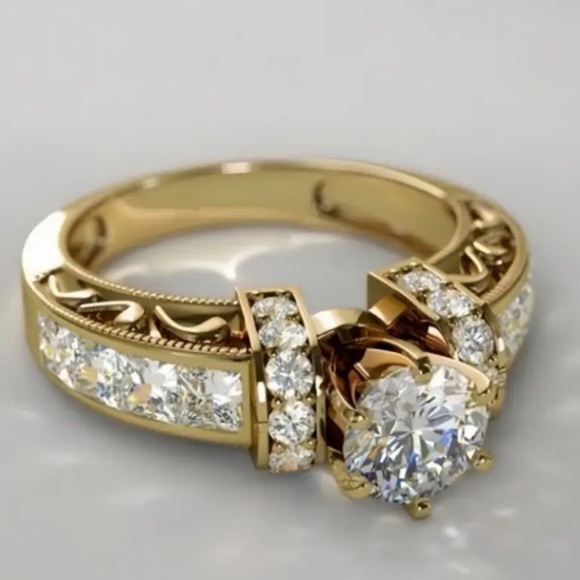 Gold and Silver Diamond Ring. - Picture 2 of 4